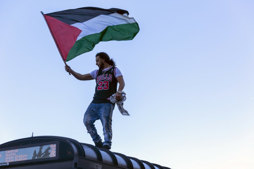 فع علم فلسطين