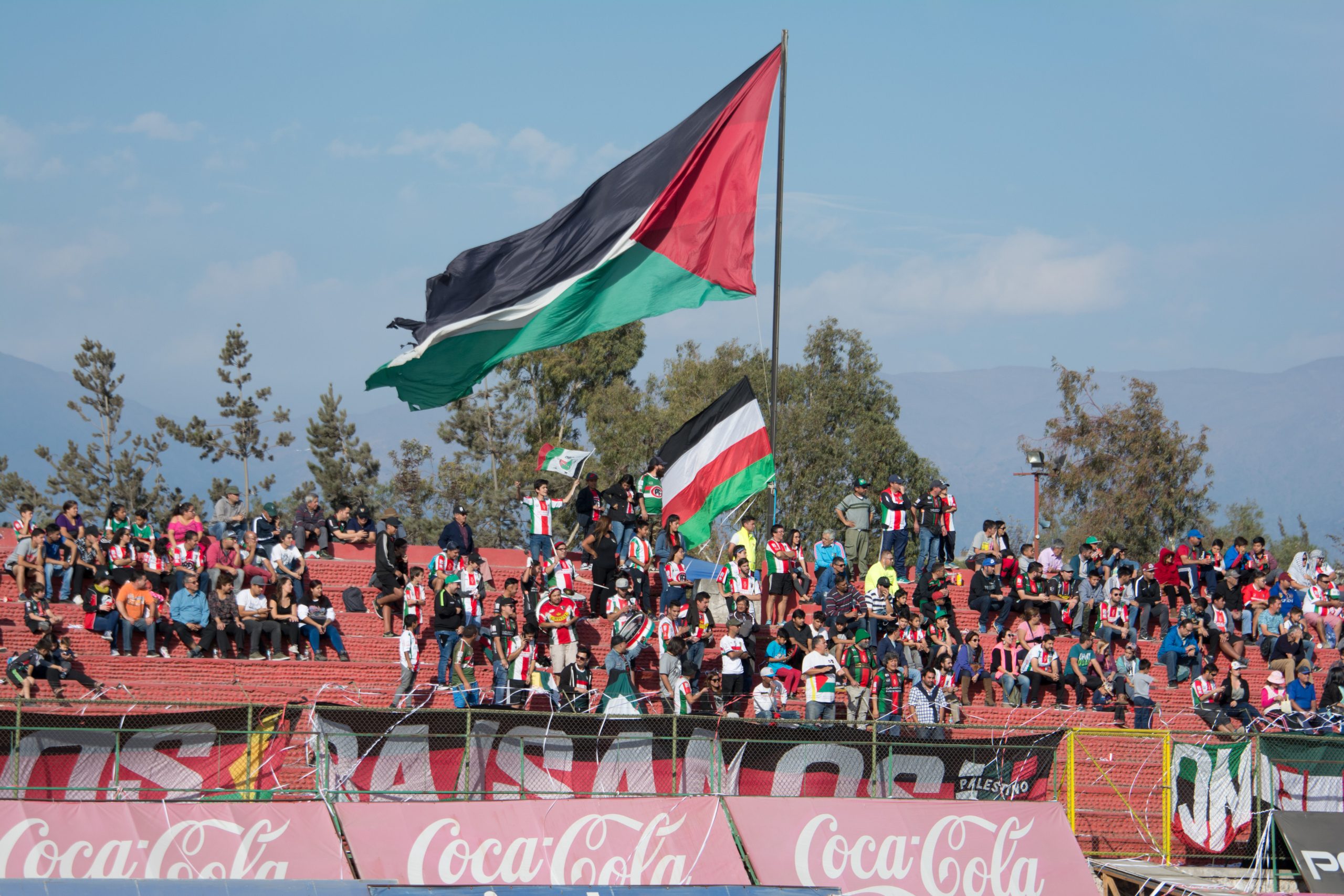 ارتدوا الكوفية وألوان العلم الفلسطيني.. هكذا تعاطف لاعبو تشيلي باليستينو مع فلسطين (فيديو)