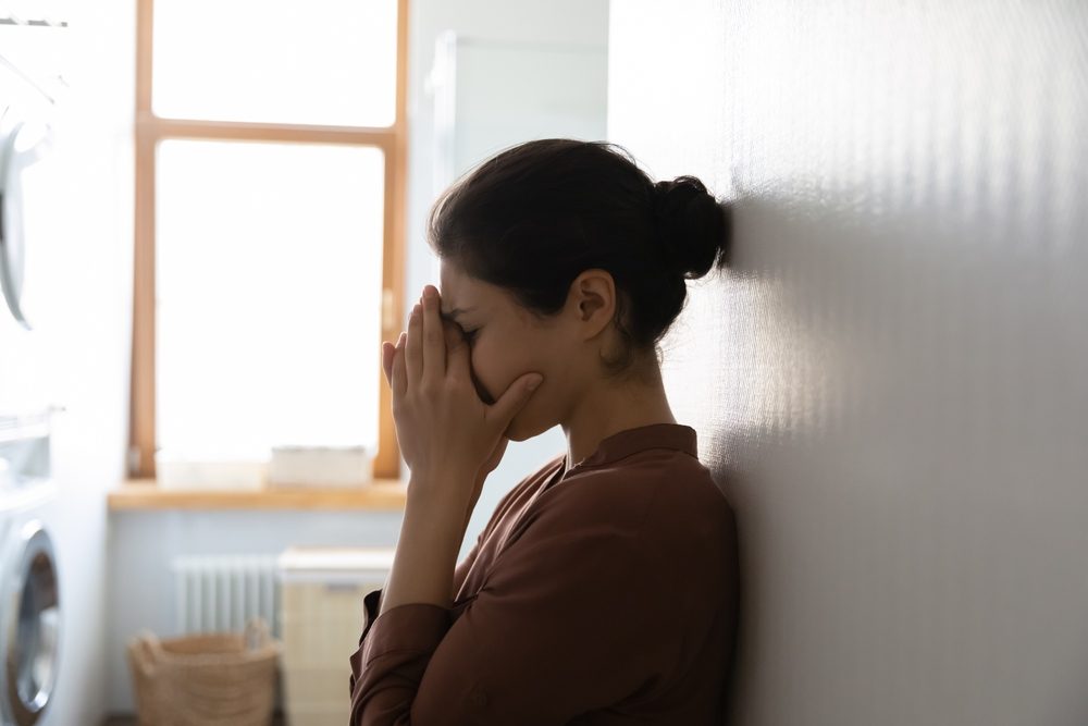 فرط التعرض لهذا المحتوى السلبي قد يسبب الأمراض النفسية والعقلية. - ShutterStock