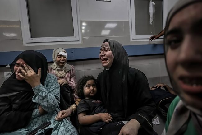 معاناة مضاعفة.. كيف تواجه نساء غزة نقص المياه ومنتجات الرعاية الصحية بسبب الحرب؟