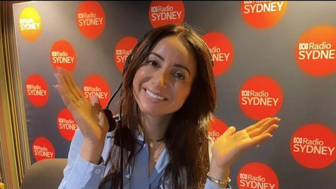 “هذا ليس انتصاراً للصحافة”.. مذيعة تُفصل من عملها في إذاعة أسترالية بسبب منشورات داعمة لفلسطين