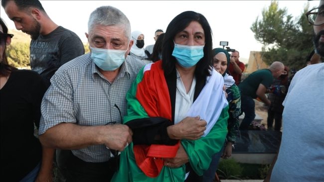 القيادية الفلسطينية خالدة جرار: أموت يومياً بزنزانة لا يدخلها الهواء، وأبحث عن جزيئات أوكسجين لأتنفس