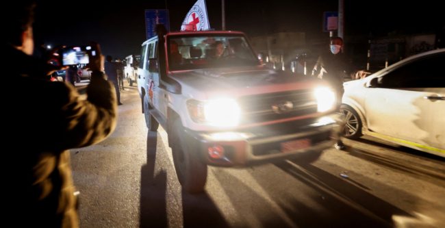 انتهاء اليوم الأول من مفاوضات الهدنة بين حماس وإسرائيل بالقاهرة.. والاحتلال يوقع شهداء وجرحى في قصف جديد بغزة 