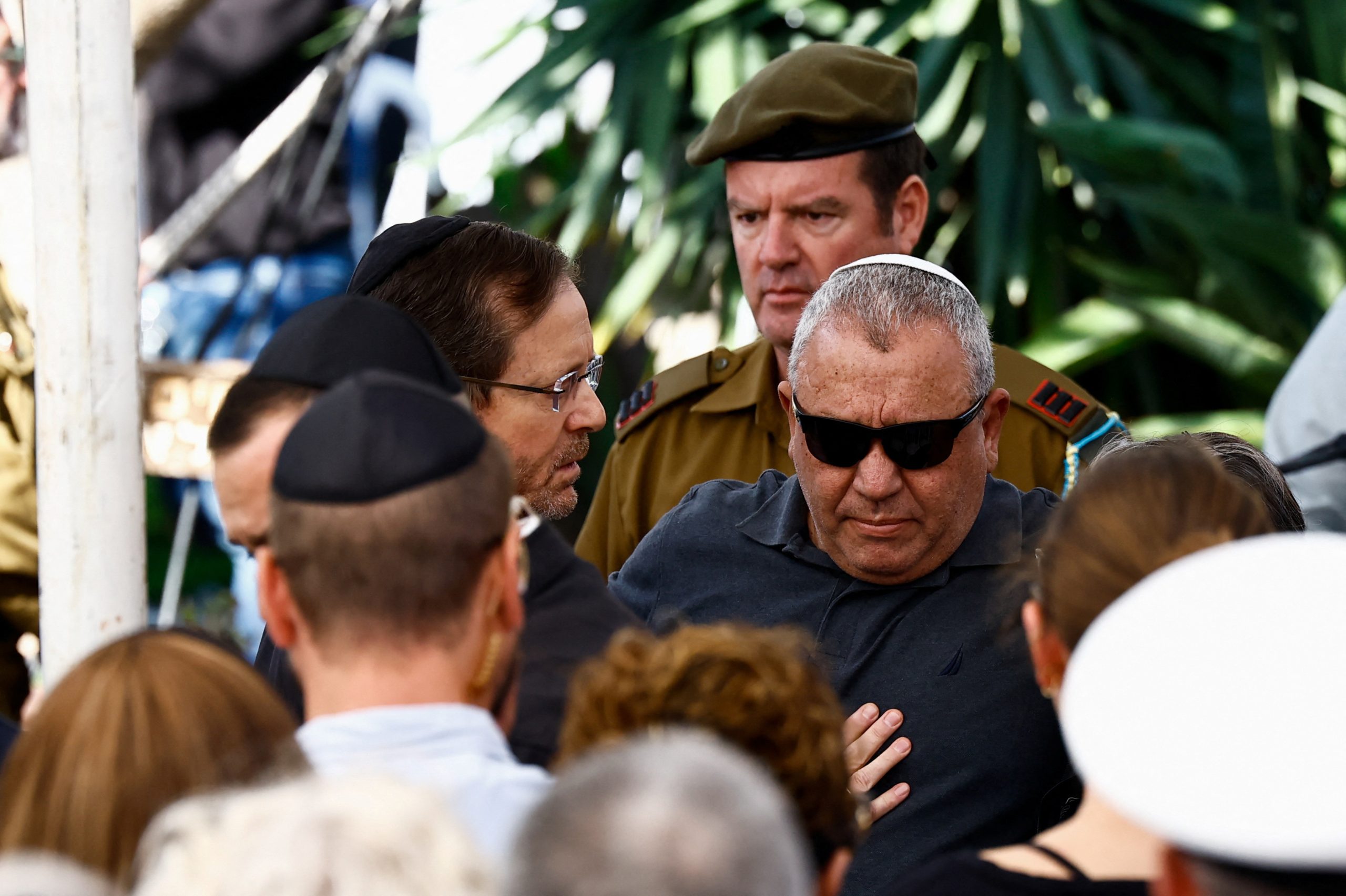 بعد يوم من الإعلان عن مقتل نجله.. إعلام إسرائيلي يؤكد مقتل نجل شقيقة الوزير “آيزنكوت” بالمعارك في غزة