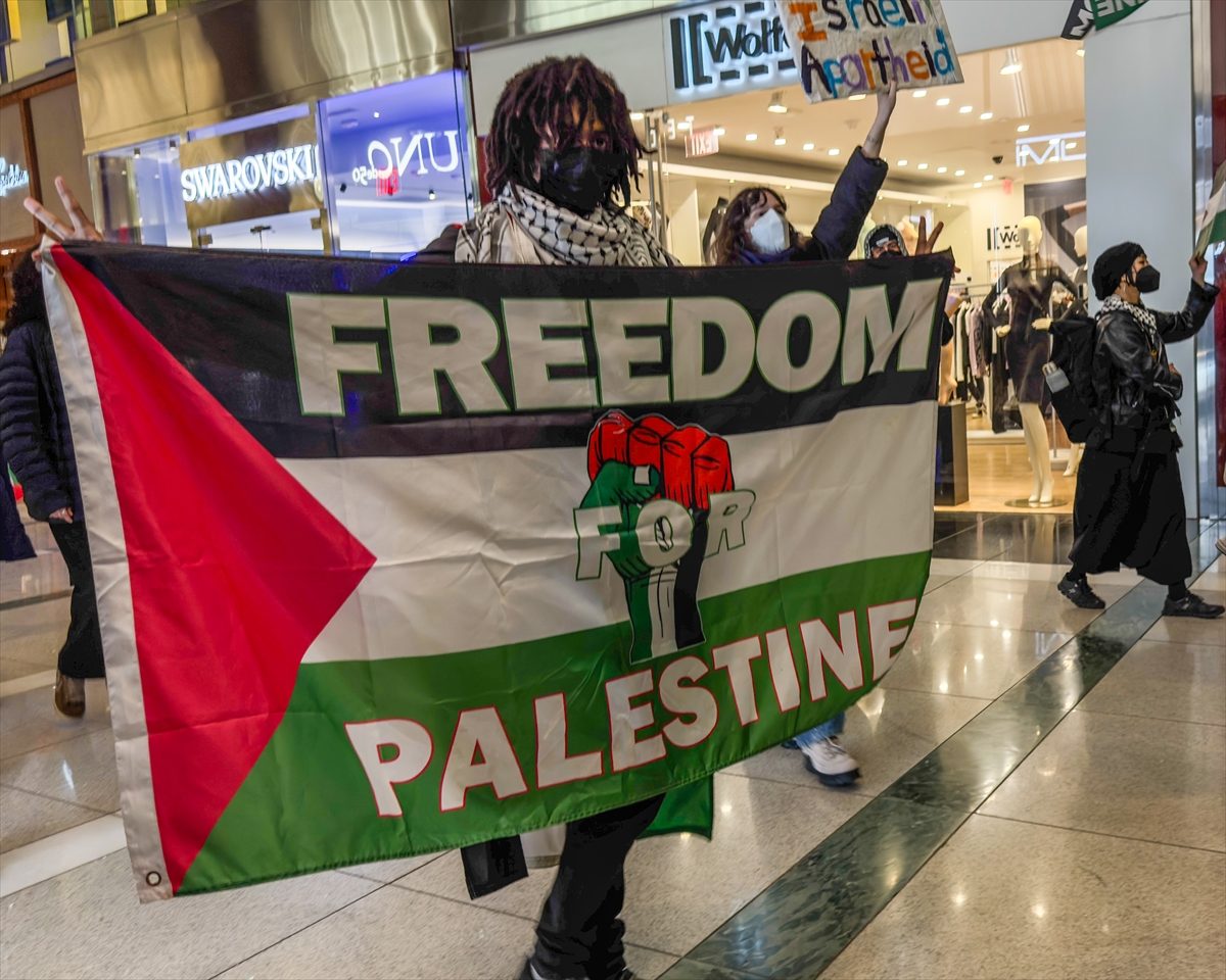 “صحوة الجيل الجديد”! تقرير يسلط الضوء على انتفاضة الشباب الأمريكي المسلم ضد إسرائيل في أماكن “غير متوقعة”