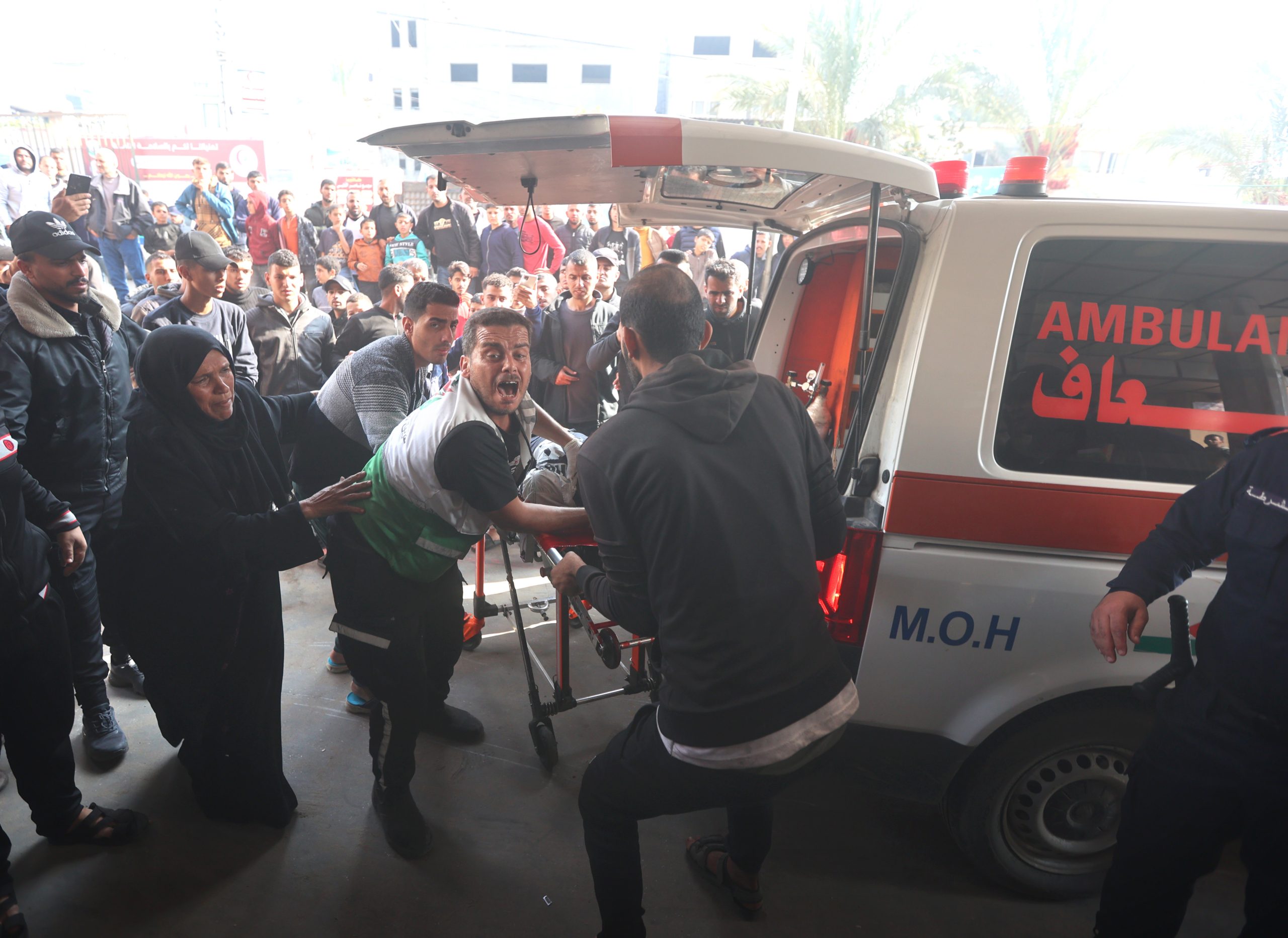 “صحة غزة” تكشف جرائم جديدة للاحتلال بمستشفى كمال عدوان.. وأكثر من 100 شهيد بجباليا