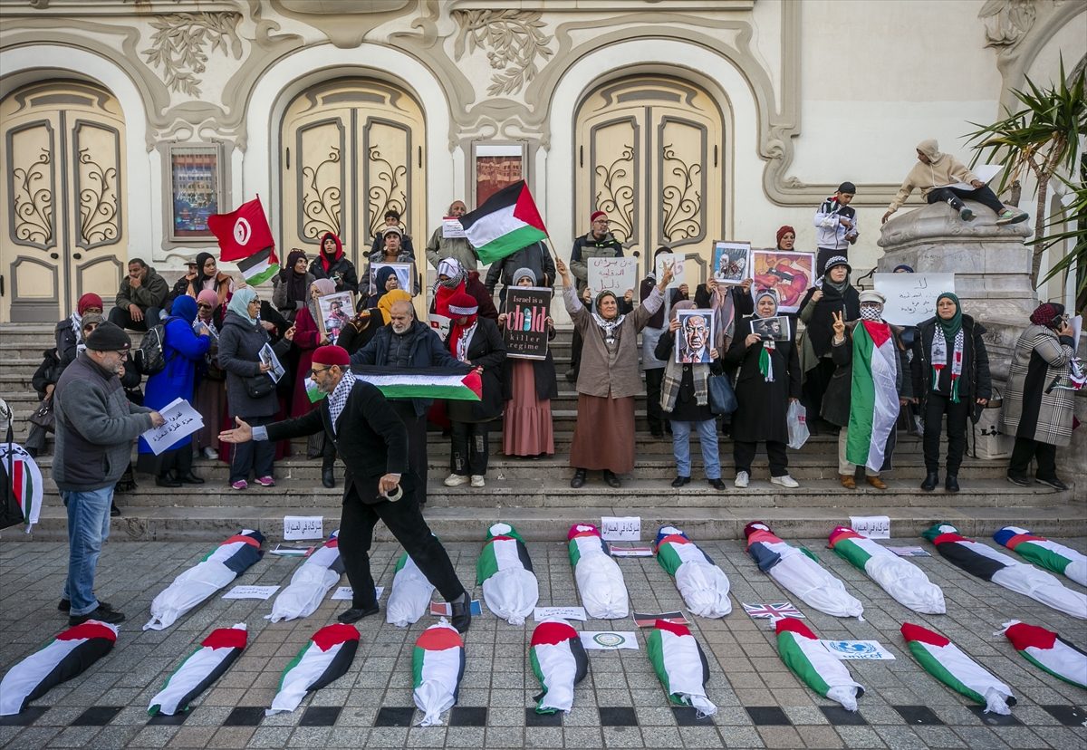 وقفة تضامنية مع نساء وأطفال غزة