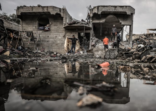 “أونروا” تعلن قتل الاحتلال 308 فلسطينيين احتموا بمنشآتها في غزة.. كشفت أن 2023 هو الأكثر دموية لأهل الضفة