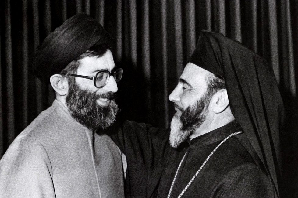 هيلاريون كابوتش مع المرشد الإيراني علي خامنئي 1982