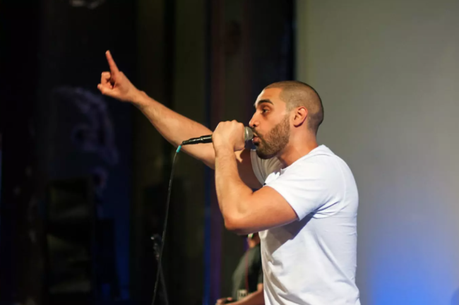 مغني الراب البريطاني من أصول عراقية “لوكي” يصدر أغنية تضامناً مع أهل غزة