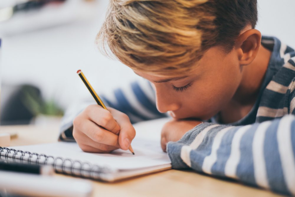 <strong>ما هي الكتابة المعكوسة؟ </strong>/ shutterstock