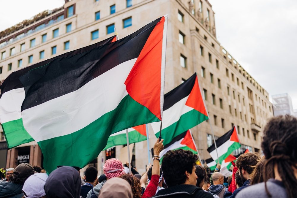 تورطت بدعم اليمين الإسرائيلي المتطرف واستغلال العمالة القسرية لمسلمي الإيغور.. كيف تصدرت "زارا" مطالب المقاطعة العالمية؟