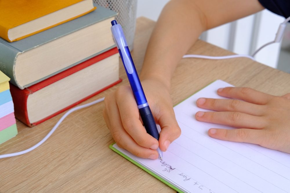 <strong>كيف يمكن مساعدة الطفل؟</strong>/ shutterstock