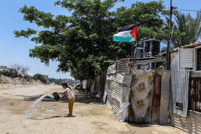 مياه غزة العادمة.. قنبلة موقوتة تُنذر بكارثة بيئية