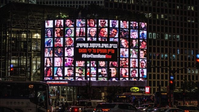 “المرأة عندهم كالملكة”.. أسيرتان إسرائيليتان مفرج عنهما تتحدثان عن ظروف الاحتجاز ومعاملة المقاومة لهم (فيديو)