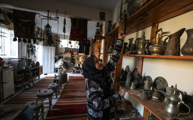 به معصرة زيتون عمرها 3 آلاف عام ومقتنيات الفلسطينيين قبل النكبة.. متحف القرارة الذي دمره الاحتلال