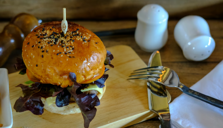 برغر الجراد في السعودية