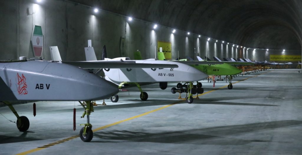 إيران تكشف عن أسلحة صواريخ أسلحة