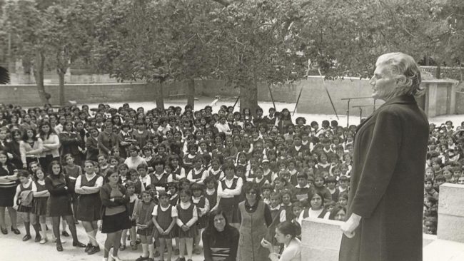 وضعتهم الصدفة في طريقها فأفنت عمرها معهم! من هي المناضلة هند الحسيني التي فتحت منزلها لعشرات الأطفال اليتامى بالقدس؟