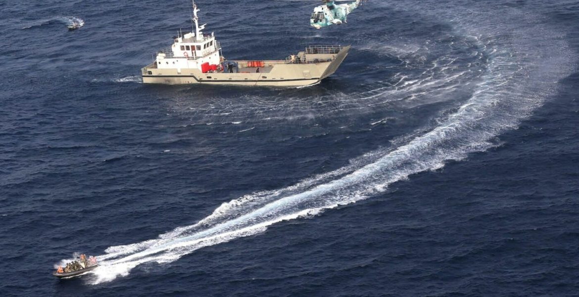 إيران تحتجز ناقلة نفط خام أمريكية في خليج عمان.. اتهمتها بسرقة شحنة نفط مملوكة لطهران