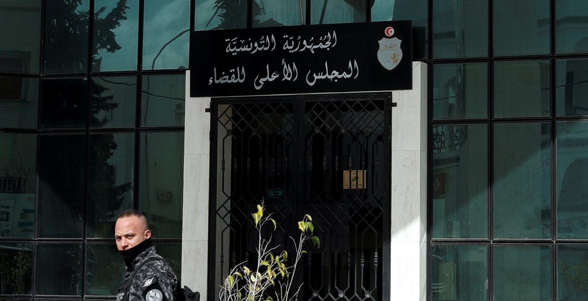 القضاء في تونس يقول معارضون إن سعيد تسلط عليه وعلى استقلاليته - رويترز