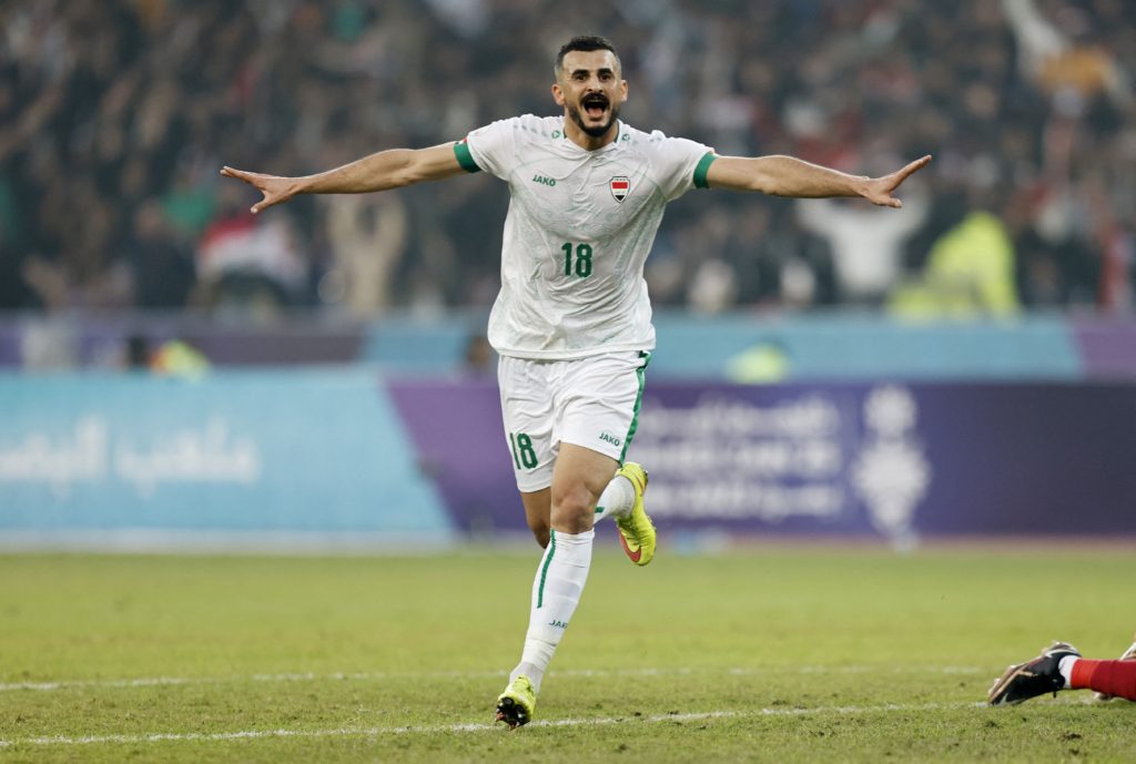 أيمن حسين نجم منتخب العراق (رويترز)