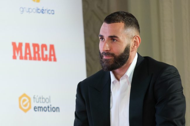 هندرسون سيرحل دون تقاضي أي ريال، وبنزيمة جُرّد من شارة القيادة.. ماذا يحدث في الدوري السعودي؟