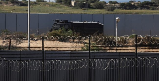 هيئة البث الإسرائيلية: تل أبيب وواشنطن طلبتا من مصر بناء حاجز على طول محور فيلادلفيا.. بايدن خصص له 200 مليون دولار