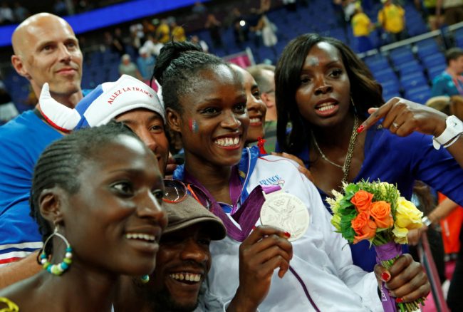 اعتذرت ومسحت المنشور لكن عاقبوها.. فرنسا تستبعد لاعبة كرة سلة من لجنة بأولمبياد باريس بسبب فلسطين