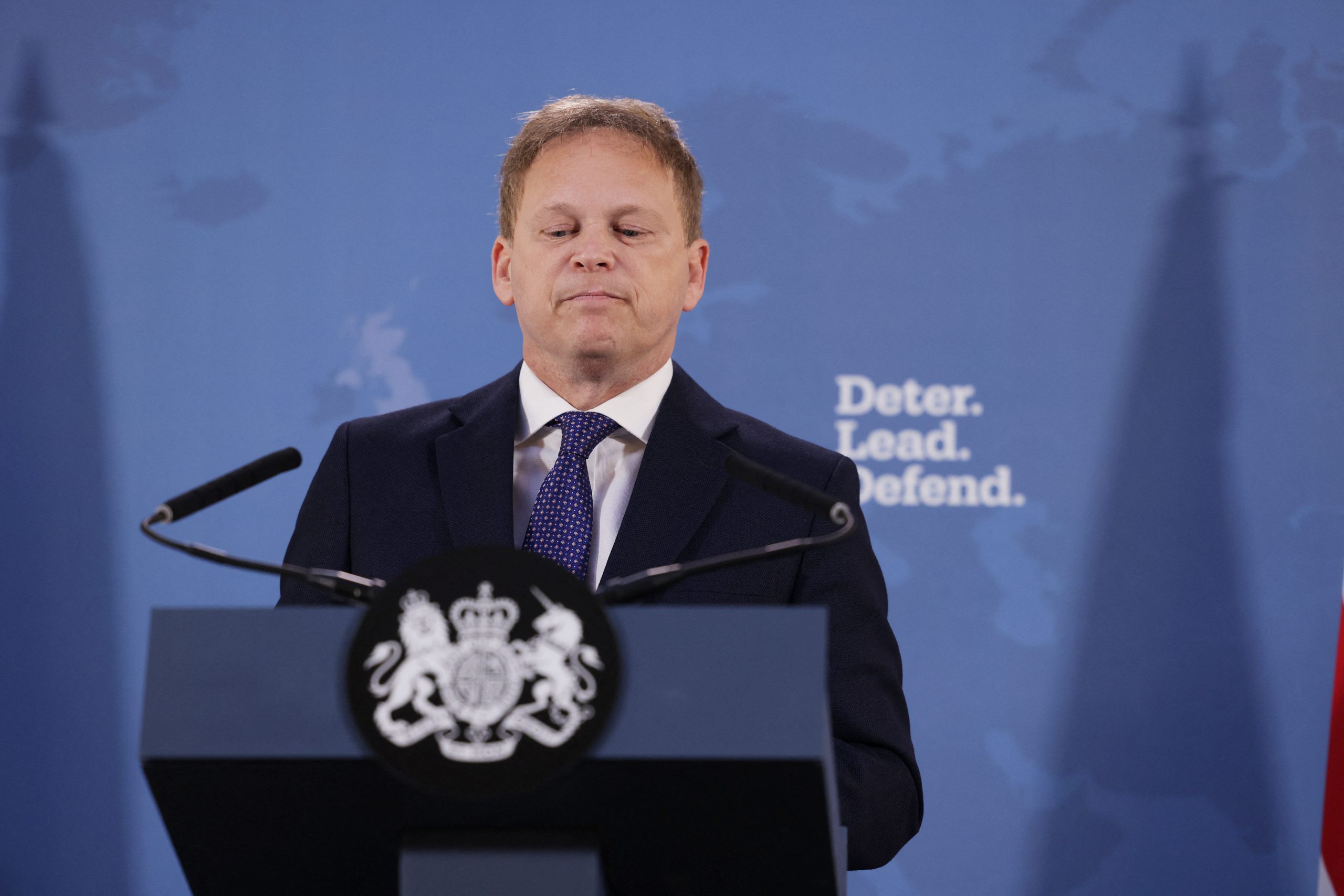 يمكنه إصابة عملة معدنية على بعد كيلومتر.. ما هو  سلاح الـ”دراغون فاير” الذي نجحت بريطانيا في تجربته؟