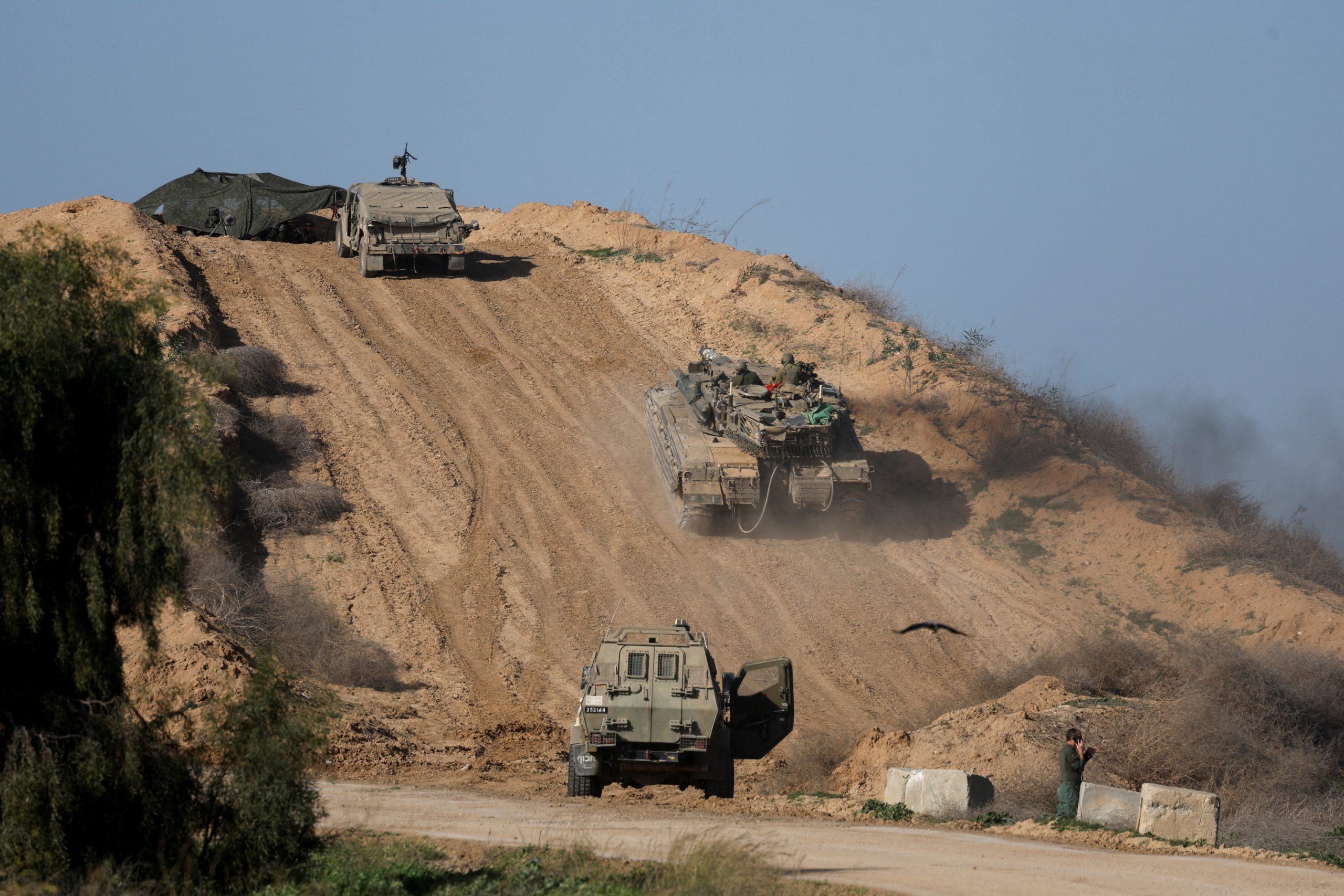 الاحتلال يحاصر مستشفيات خان يونس