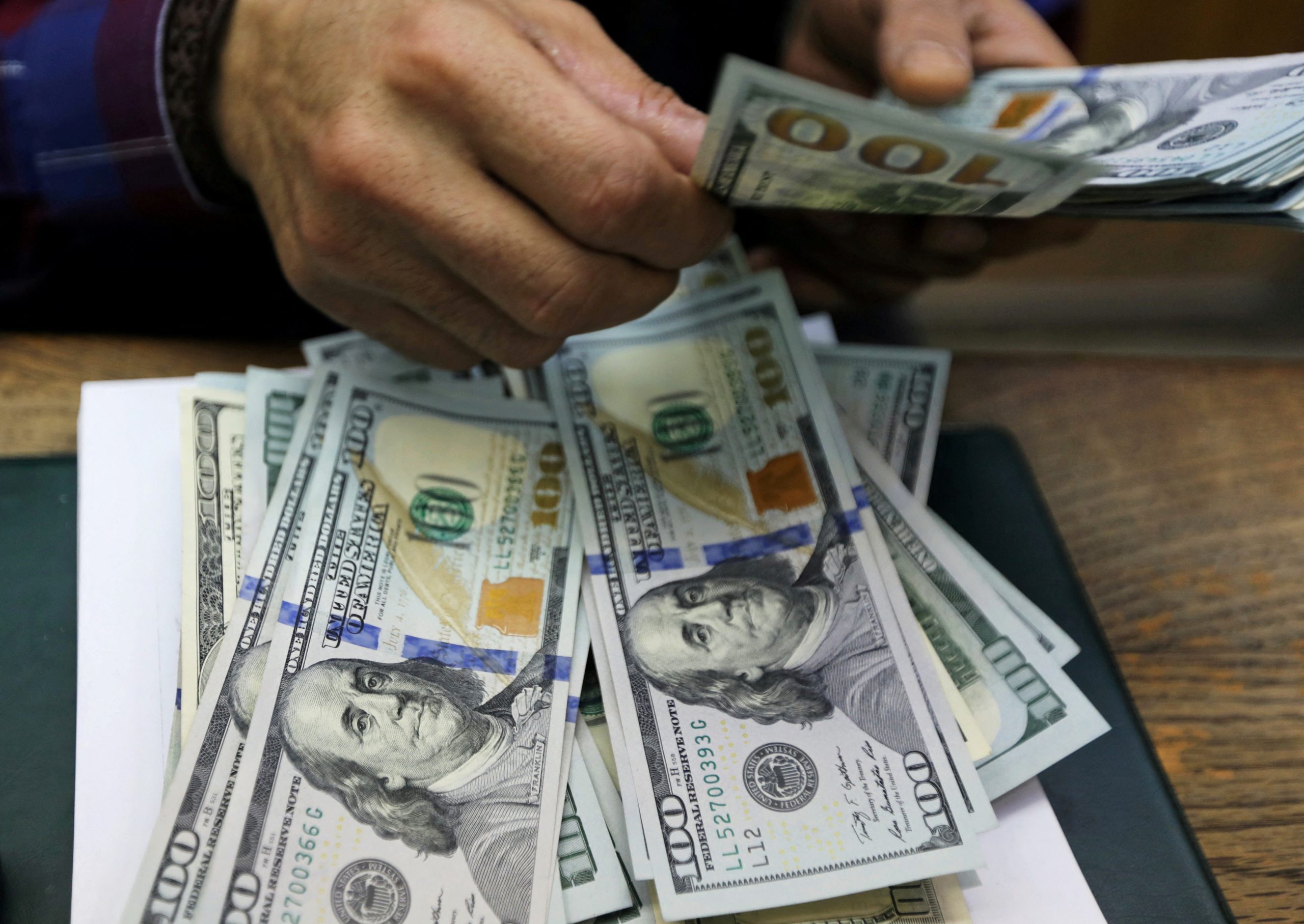 تبحث الحكومة المصرية على أي مداخيل بالعملة الصعبة لتسديد ديونها الخارجية (أرشيف)