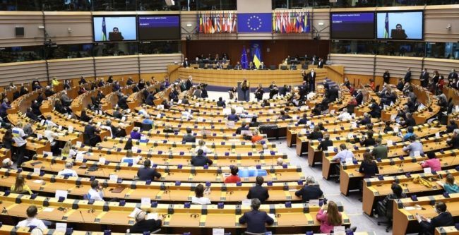 الاتحاد الأوروبي يرفض تصريحات نتنياهو بشأن قيام دولة فلسطينية.. ويفرض عقوبات على 6 أفراد بدعوى علاقتهم بـ”حماس”