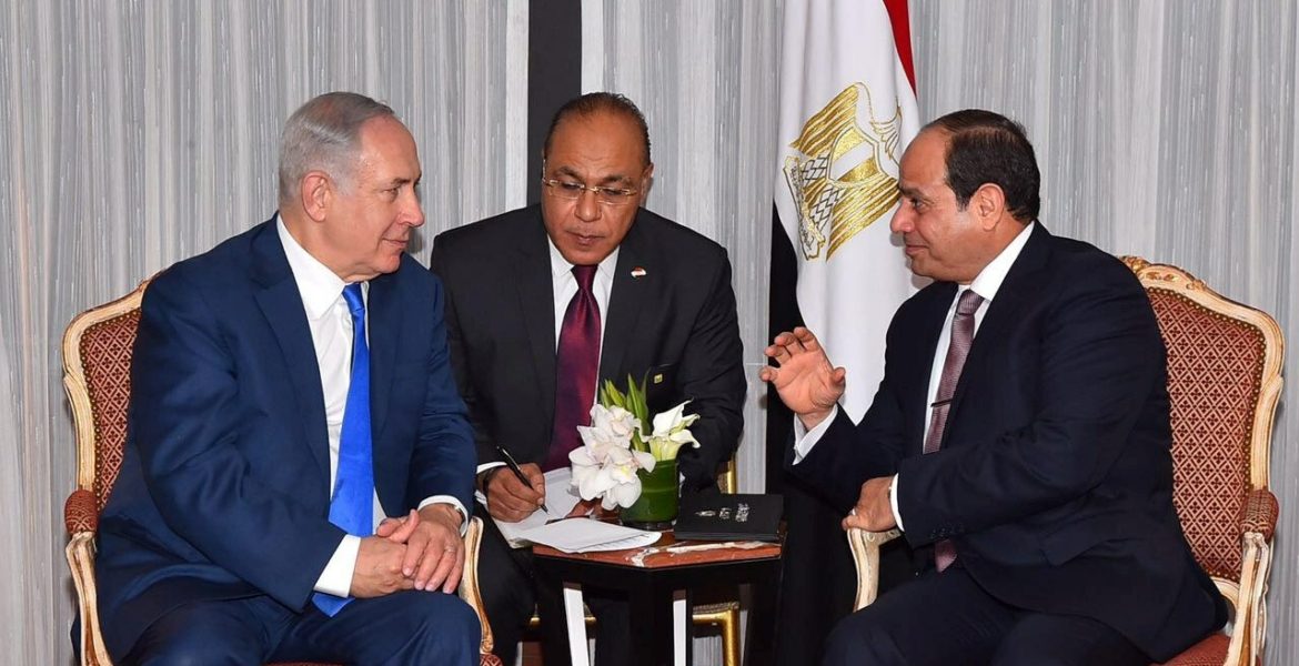 الرئيس المصري عبد الفتاح السيسي خلال اجتماع مع رئيس وزراء إسرائيل بنتيامين نتنياهو عام 2017 - رويترز<br>