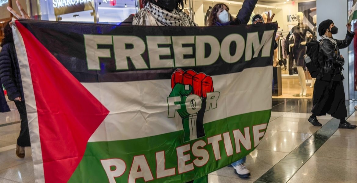 مظاهرات في مدن أوروبية تزامناً مع اليوم الـ 100 للعدوان على غزة.. طالبت بوقف الحرب وإنقاذ الأطفال