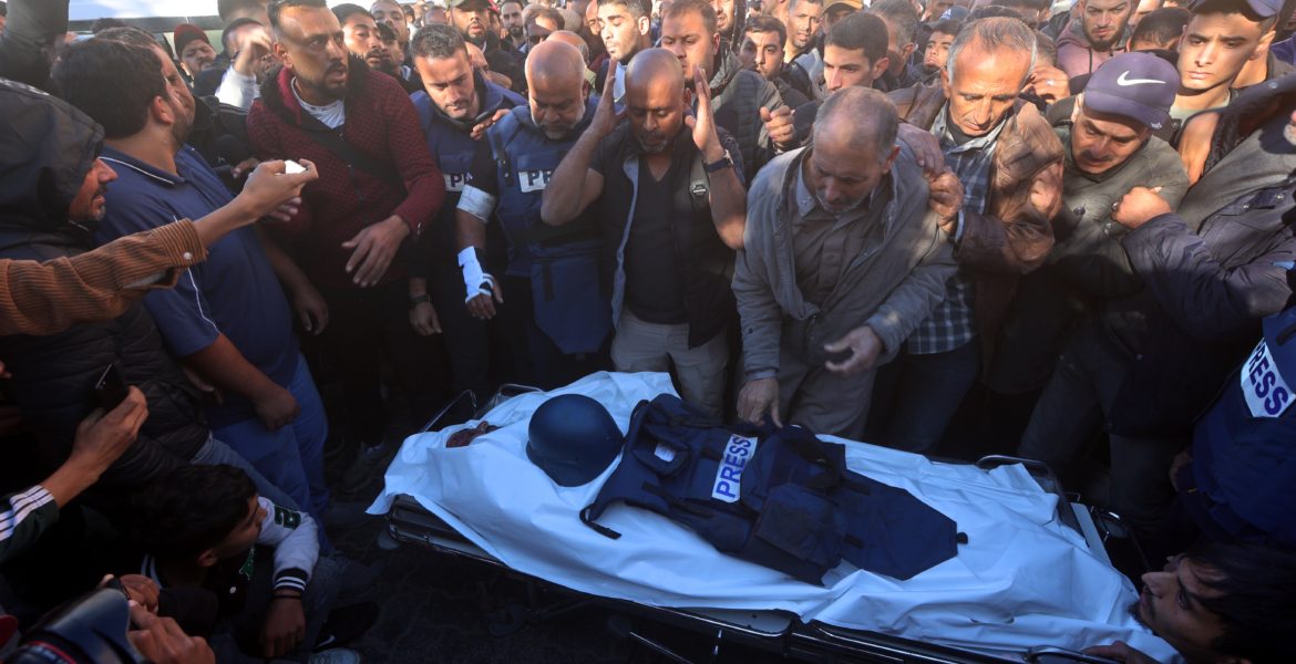 الاحتلال استهدف الصحفيين العاملين مع قناة الجزيرة في قطاع غزة/ الأناضول