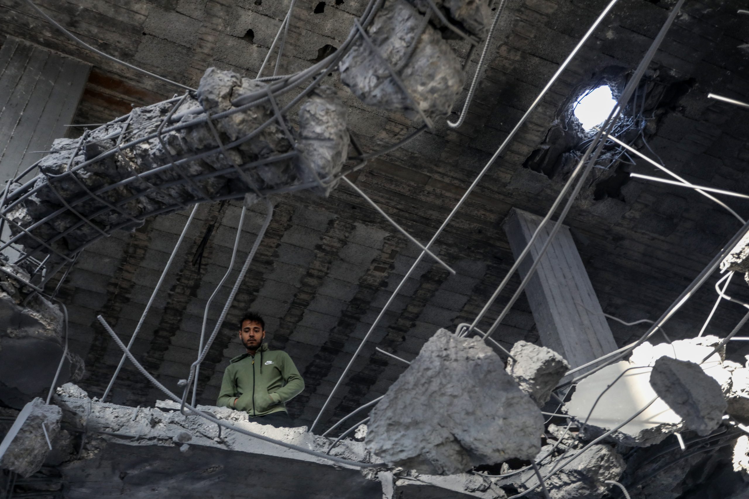 استشهاد 5 أفراد من عائلة واحدة في غزة بينهم أطفال ورضيع.. الاحتلال استهدف النازحين برفح جنوب القطاع