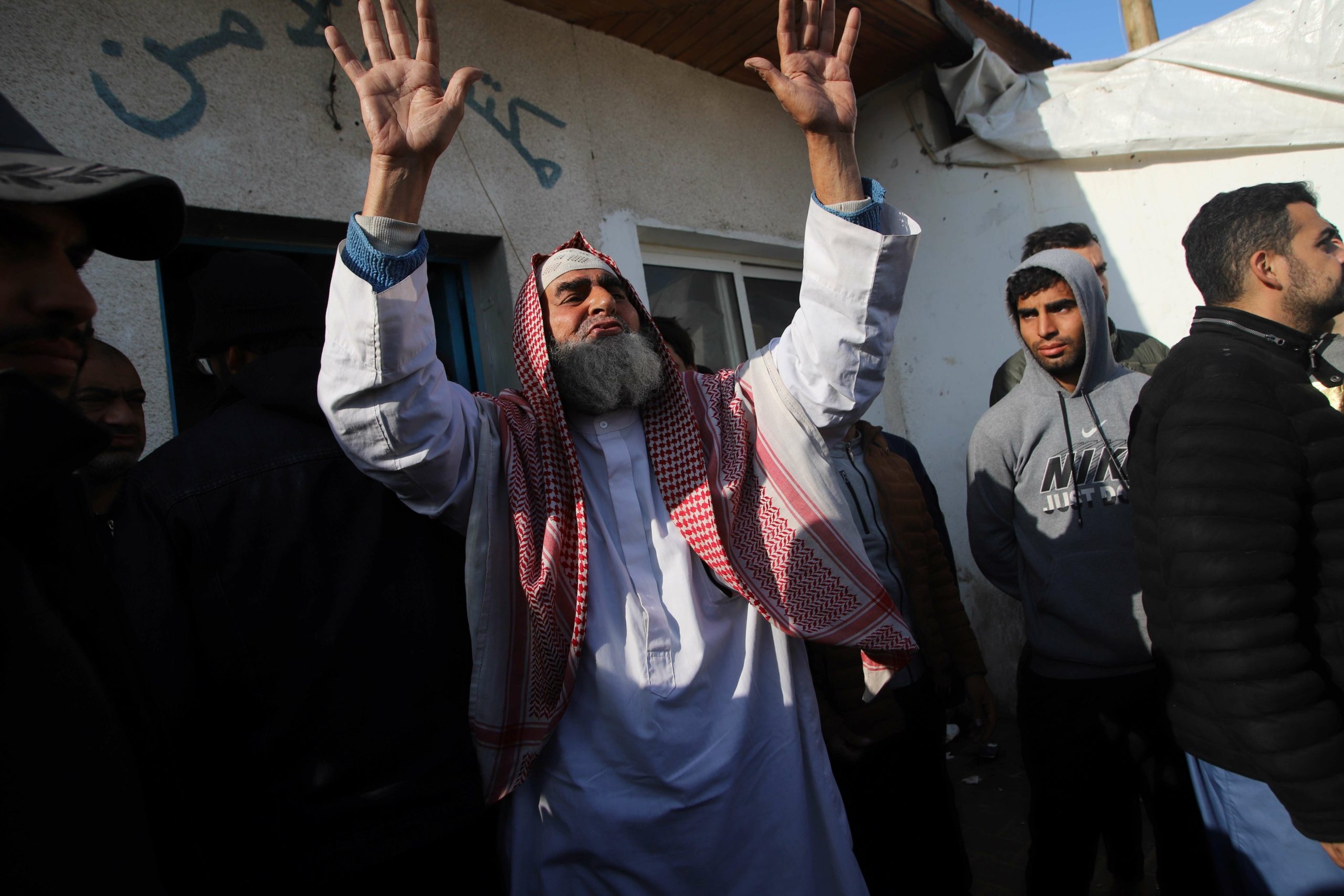 ارتفاع حصيلة الشهداء في غزة إلى 25 ألفاً و700.. والاحتلال يرتكب 24 مجزرة بحق المدنيين في أقل من يوم