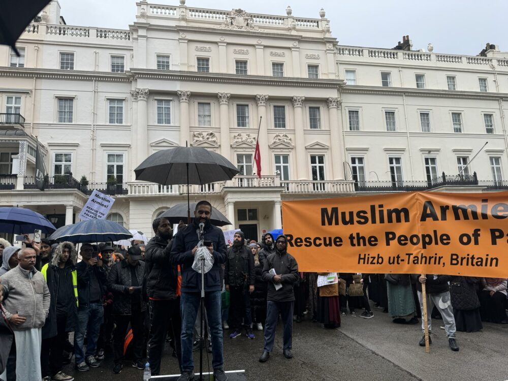تظاهرة لحزب الحرير في بريطانيا دعماً لغزة/ مواقع التواصل