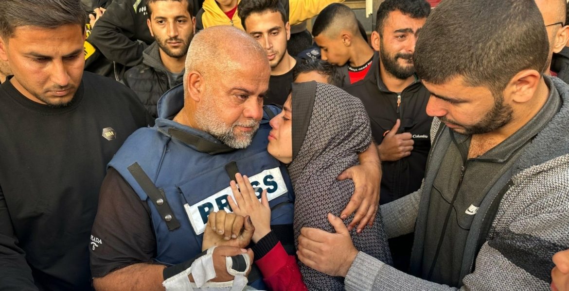 جيش الاحتلال يعترف بأنه “تعمّد” استهداف الصحفيَّين حمزة الدحدوح ومصطفى ثريا بغارة جوية في غزة