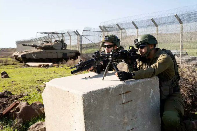 الاحتلال يحفر خندقا على الحدود مع سوريا