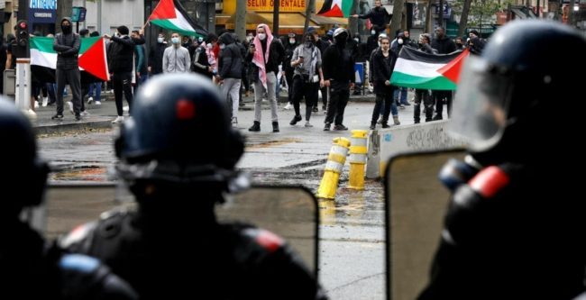 الأمن الألماني يقتحم مؤتمراً داعماً لفلسطين.. برلين منعت الجراح “أبو ستة” من دخول البلاد للمشاركة بالفعالية (فيديو) 