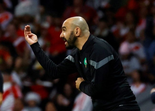 الـ”كاف” يوقف مدرب المغرب 4 مباريات بعد أحداث لقاء الكونغو.. الاتحاد المحلي: قرار مجحف