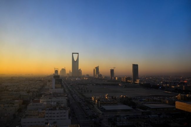 السعودية تستعد لفتح أول متجر للمشروبات الكحولية بالمملكة.. سيكون مخصصاً للدبلوماسيين