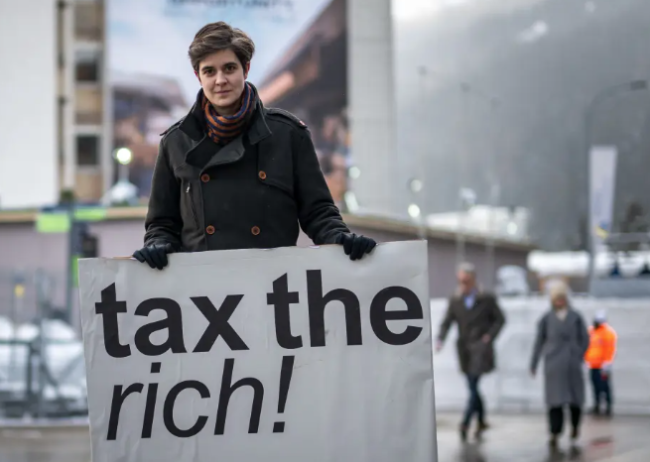 وظّفت 50 شخصاً لإيجاد الرجل المناسب.. فتاة تتبرع بـ28 مليون دولار ولكن بشرط!