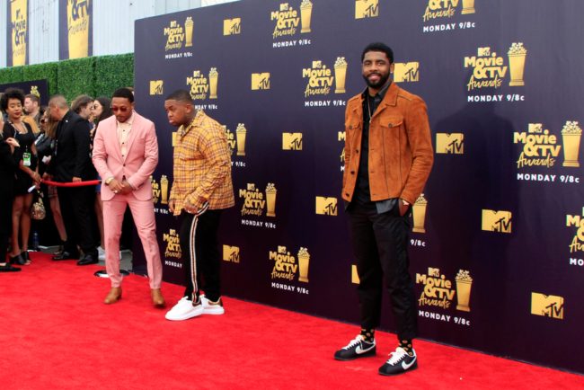 وجّه رسالة ذكية لمنتقدي المقاومة.. نجم الـNBA المسلم يجدد دعمه للقضية الفلسطينية