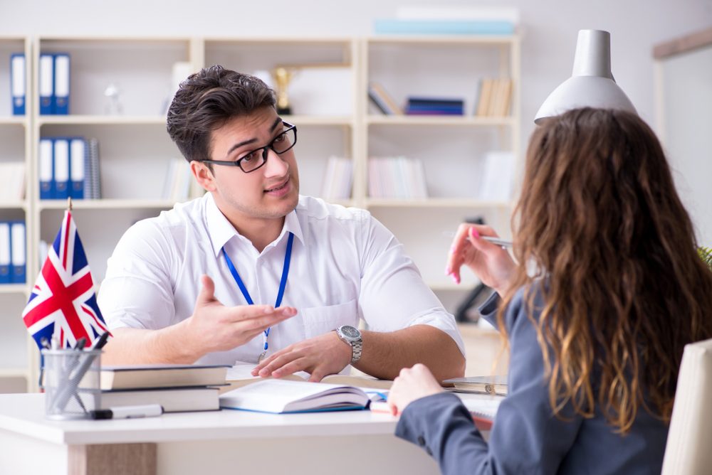 المقابلة عند التقديم على الفيزا قد تسبب رفض الطلب - shutterstock