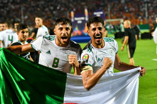 تفوّق على ميسي بـ2018 وسجل هدفاً على طريقة “كابتن ماجد”.. هداف العالم الجزائري بغداد بونجاح