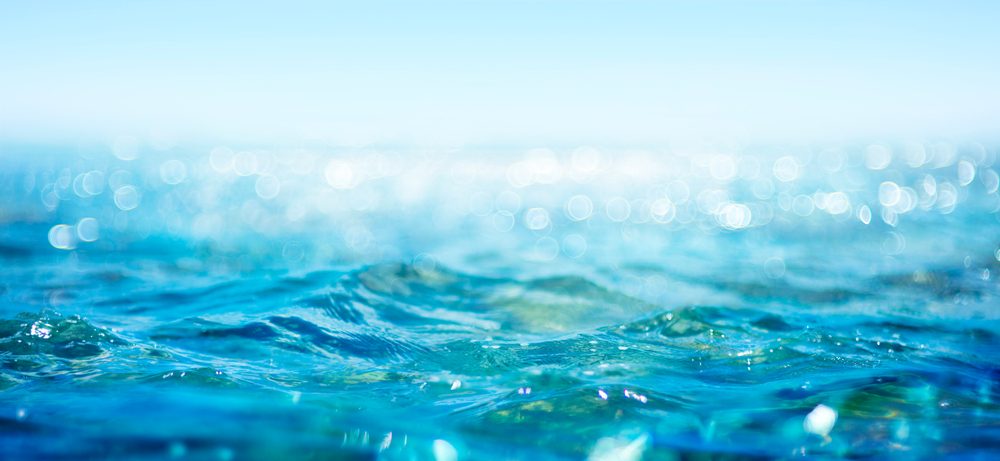 يمكن لشرب مياه البحر أن تسبب الجفاف والوفاة - shutterstock