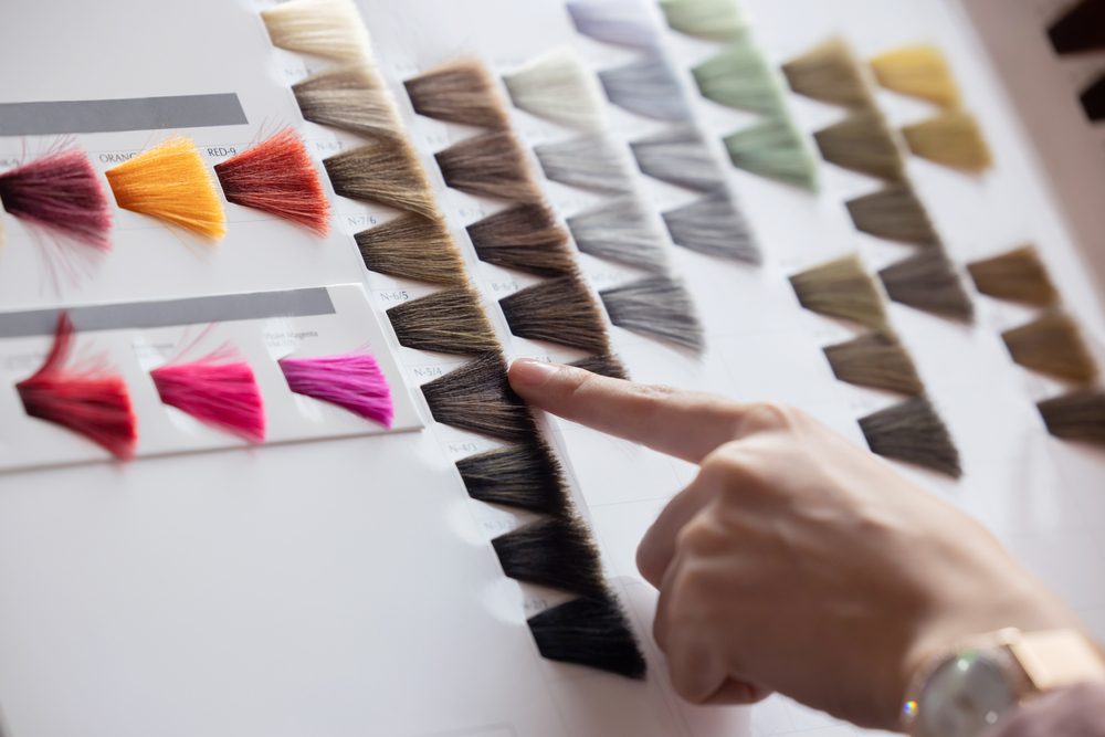 صباغة شعر إحترافية| shutterstock